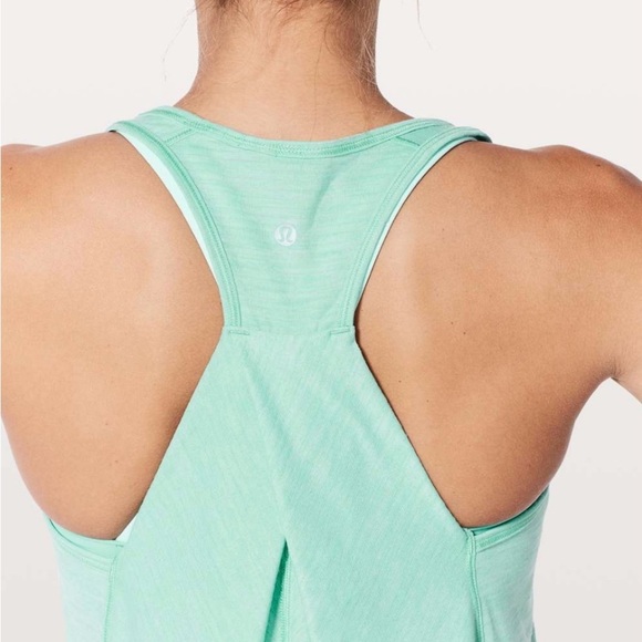 Lululemon Essential Tank size 6-8 - Picture 2 of 7